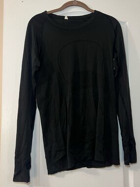 Lululemon Black Long-Sleeve Crewneck Shirt